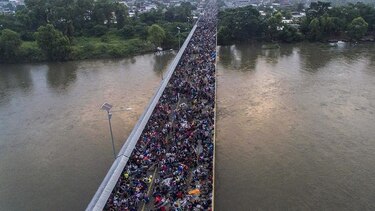 Migrantes centroamericanos insisten en llegar a Estados Unidos