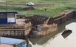 Sigue la reparación de un muro en las esclusas de Miraflores