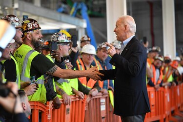 Biden consolida ventaja frente a Sanders con victorias en Michigan, Misuri y Misisipi