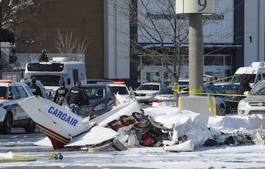 Un muerto al chocar dos avionetas sobre un centro comercial en Canadá