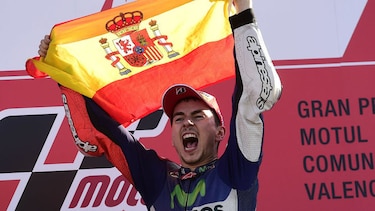 Jorge Lorenzo gana el pulso a Rossi en Valencia y logra su tercer Mundial MotoGP