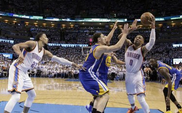 Los Thunder dejan a Warriors al borde de la eliminación