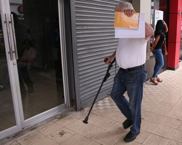 Mario Martinelli increpa a reportero que le tomó una foto