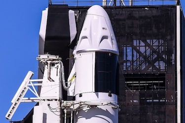 Primeros turistas de Spacex iniciaron crucero espacial