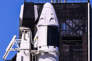 Primeros turistas de Spacex iniciaron crucero espacial