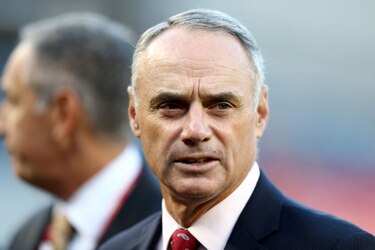 Comisionado de MLB defiende su decisión 
