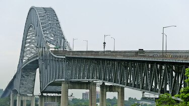 Extienden obras en puente