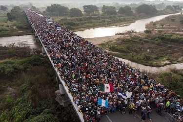 México: Suspenden bloqueo a caravana migrante