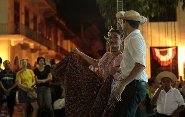 Regresaron las noches culturales al Casco Antiguo