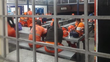 Se cumplen 13 horas de paro en el puerto de Balboa