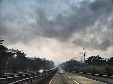 Otro incendio en cerro Patacón; el humo tóxico afecta a los trabajadores que hacen fila para descargar los desechos