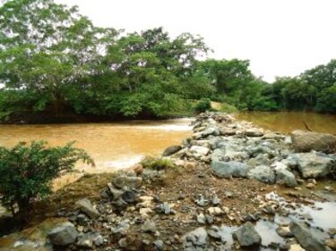 Emergencia en Azuero, tras contaminarse el río La Villa