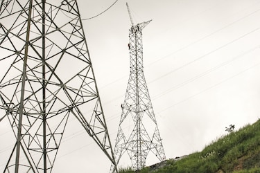 Deuda millonaria a eléctricas
