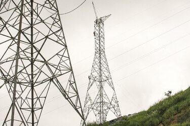 Deuda millonaria a eléctricas