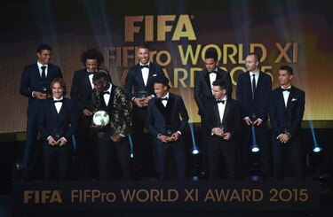 Jugadores del Barcelona y del Real Madrid dominan el once ideal de 2015
