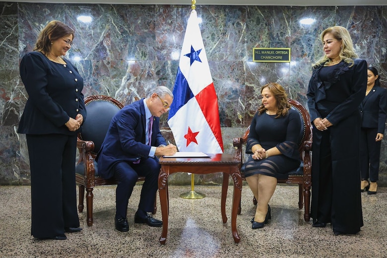 Presidente Mulino se compromete a reducir el Estado y advierte que ‘los problemas de la CSS no se resuelven con más impuestos’