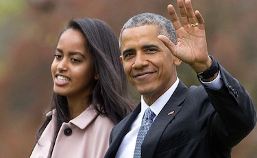 Un sentimental Obama acude a la graduación de su hija mayor