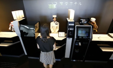 Inauguran en Japón un hotel que emplea robots para bajar costos; por noche habitación cuesta $80
