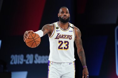 Los Lakers liquidan a Rockets y vuelven a una final del Oeste 10 años después