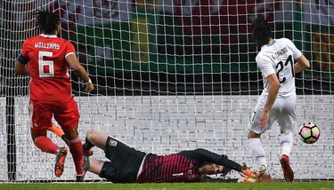 Uruguay supera a Gales con gol de Cavani