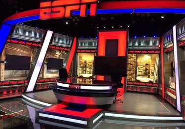 ESPN planearía recortar empleos para reducir talentos al aire