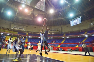 Los Caballos y las Panteras lideran las ligas de baloncesto panameño