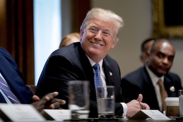 Trump pide fin de investigación sobre injerencia rusa en elecciones de 2016