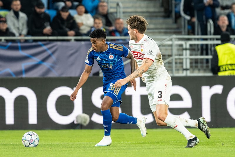 César Blackman y Cristian Martínez ven acción en la derrota del Slovan Bratislava ante el Stuttgart