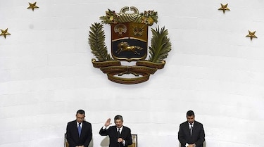 Parlamento venezolano desincorpora a tres diputados opositores