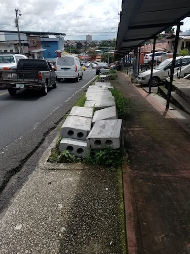 Residentes de Paraíso en San Miguelito siguen a la espera de que se culmine proyecto de aceras