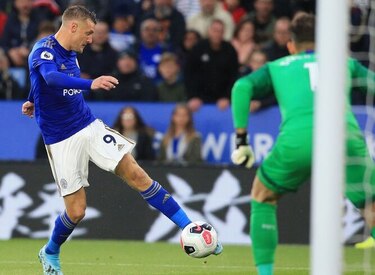 Leicester  golea y es tercero