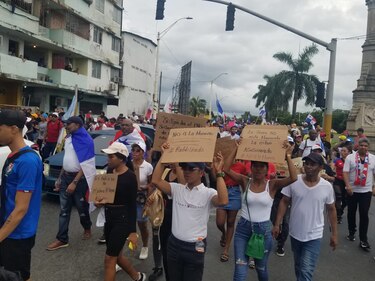 Colonenses y herreranos se mantienen protestando en las calles