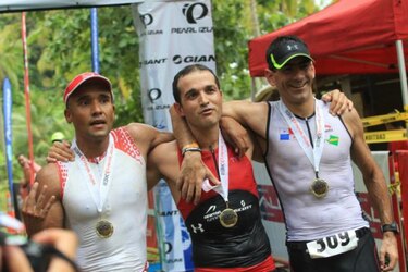 Cordovez y Fraga imponen condiciones en exigente prueba de triatlón