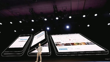 Samsung presenta pantalla plegable para celulares