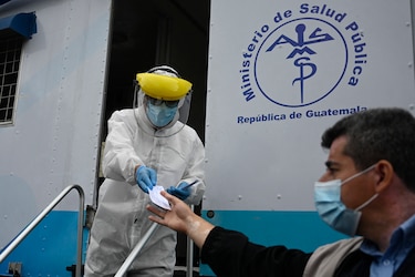 Colapsa el principal hospital de campaña en Guatemala por repunte de casos de Covid-19