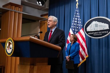 El gobierno de Joe Biden demanda a Apple por crear un monopolio en el mercado de la telefonía