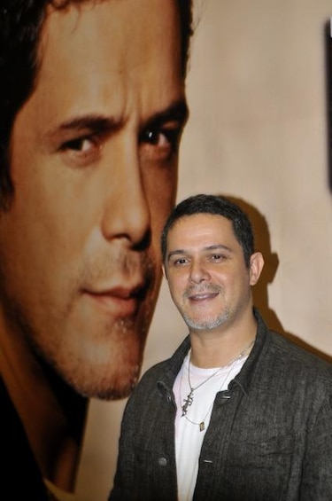 Alejandro Sanz presenta un disco por el futuro sin sida en África