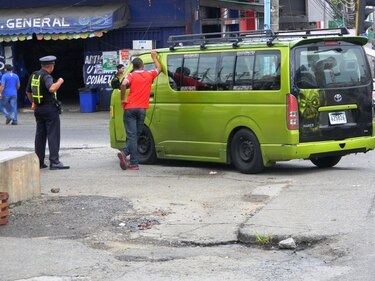 Transportistas 'piratas' cierran Interamericana al no ser atendidos en ATTT