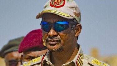Se hizo rico vendiendo camellos y oro: ahora sus tropas controlan la mitad de Sudán