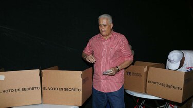 Cierran las mesas de votación para elegir al nuevo CEN del PRD
