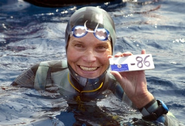Suspenden búsqueda submarina de campeona de buceo
