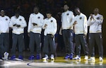 Curry debuta con 40 puntos, mientras LeBron cede ante los Bulls
