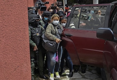 Opositores salen a las calles de Bolivia contra la detención de expresidenta Áñez