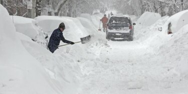Nevada y fuertes vientos azotan Nueva Inglaterra en EU
