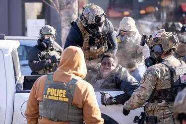 Estados Unidos asegura haber arrestado a más de 4,000 inmigrantes durante redadas del ICE en Mineápolis