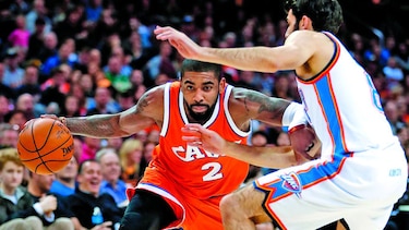 Irving y LeBron guían triunfo de los Cavs
