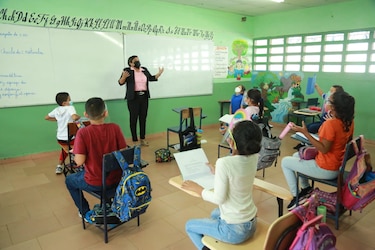Meduca: unos 300 mil alumnos se incorporarán a la modalidad semipresencial 