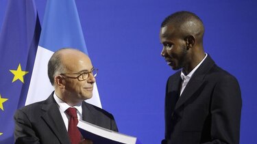 Musulmán que salvó vidas en ataque terrorista recibe ciudadanía francesa