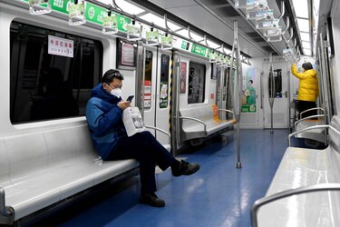 Más ciudades chinas en cuarentena a medida que aumenta la cifra de muertos