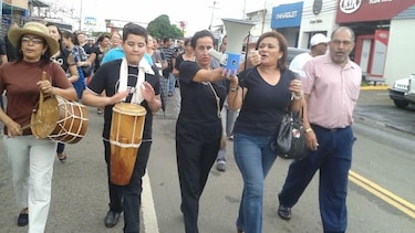 Al son del tambor, docentes del José Daniel Crespo siguen su lucha en las calles